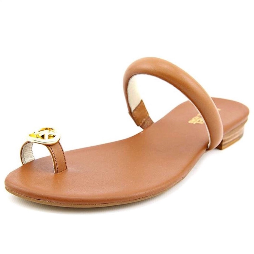 ⛔️SOLD⛔️Michael Kors Nora Toe Thong